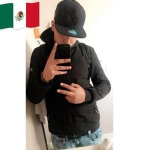 Meet your Posher, Jonatan